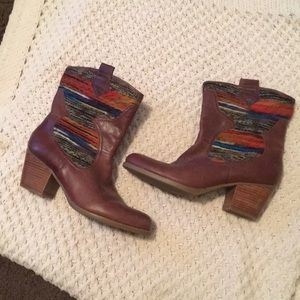 Bandolino ankle booties
